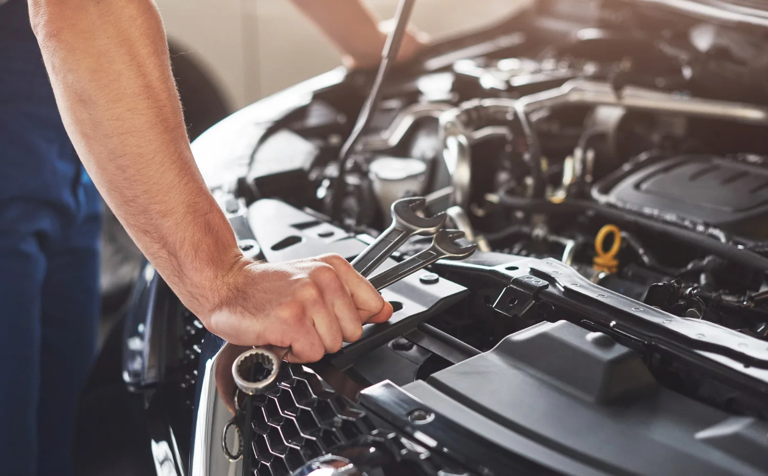 Kleine Werkstattleistungen und Reparaturen am Motor in Siegen-Geisweid